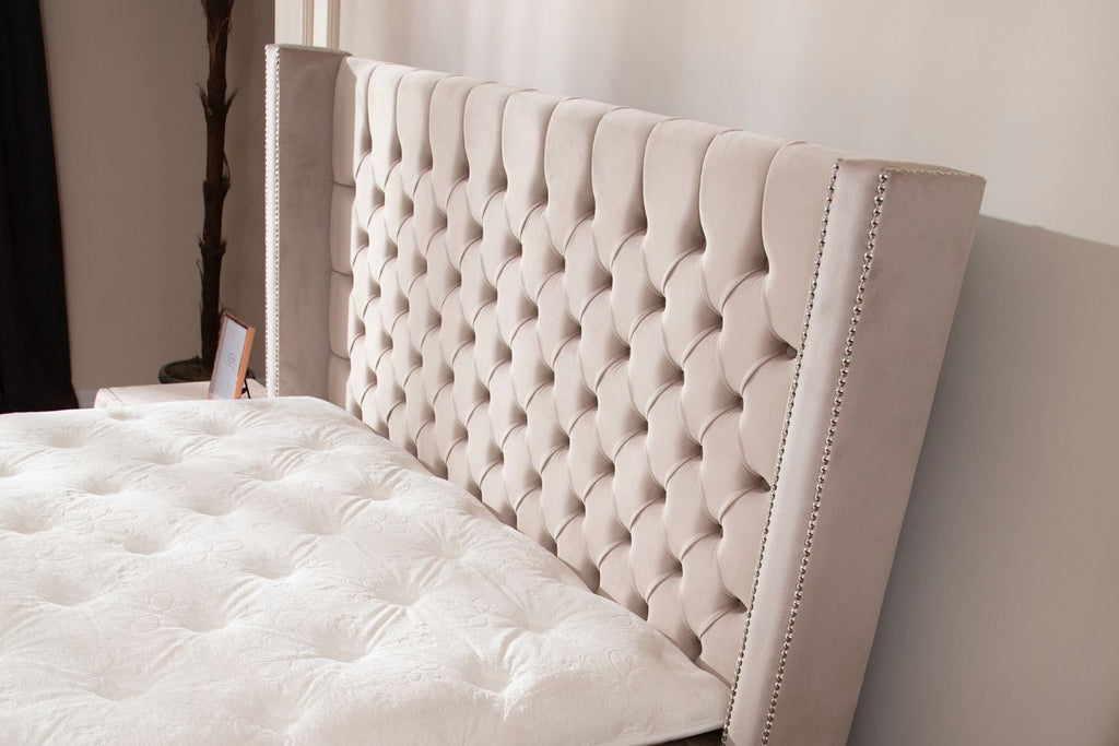 Lit Coffre CLOUTE BEIGE - Velours capitonné